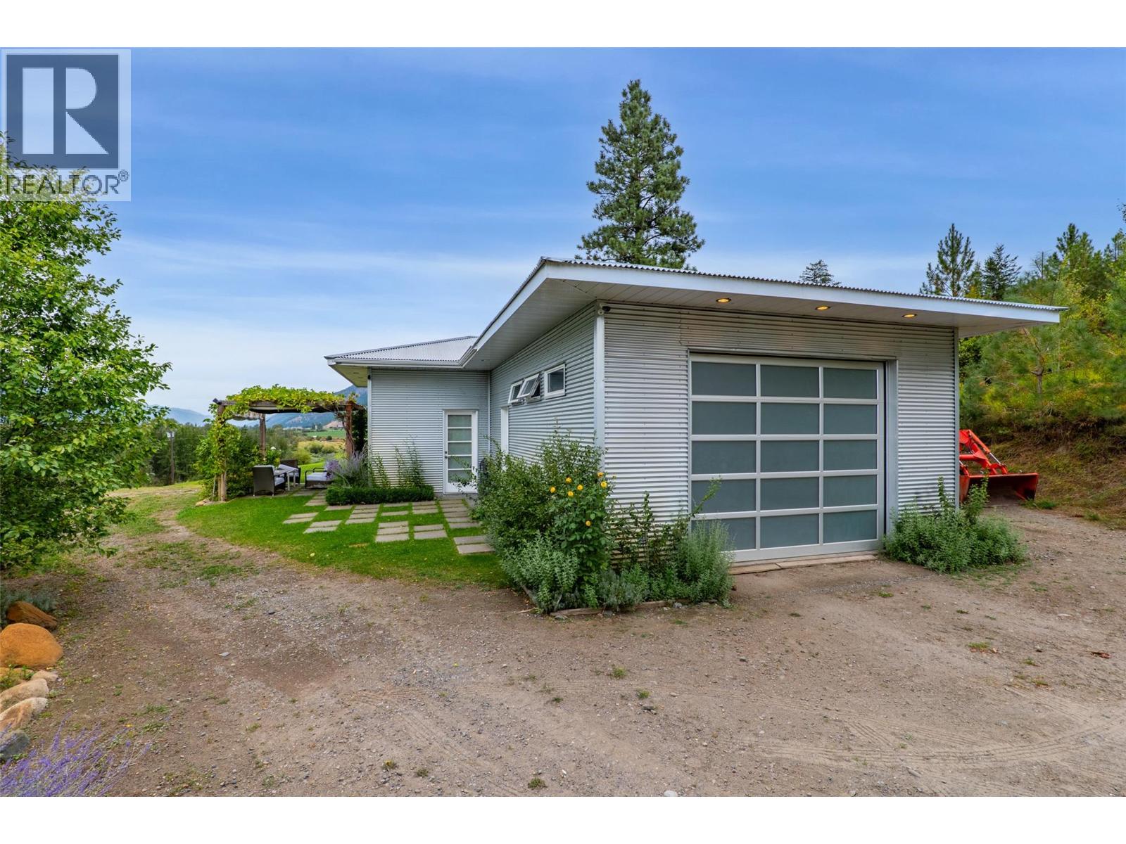 8121 Lyons Road, Kamloops, British Columbia  V0E 1Z2 - Photo 9 - 10400196