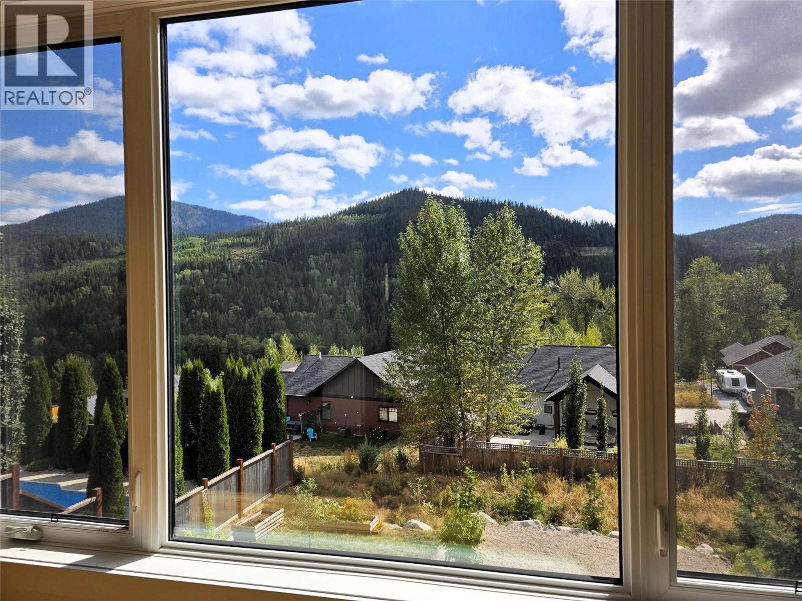 1007 Silvertip Road, Rossland, British Columbia  V0G 1Y0 - Photo 14 - 10400224