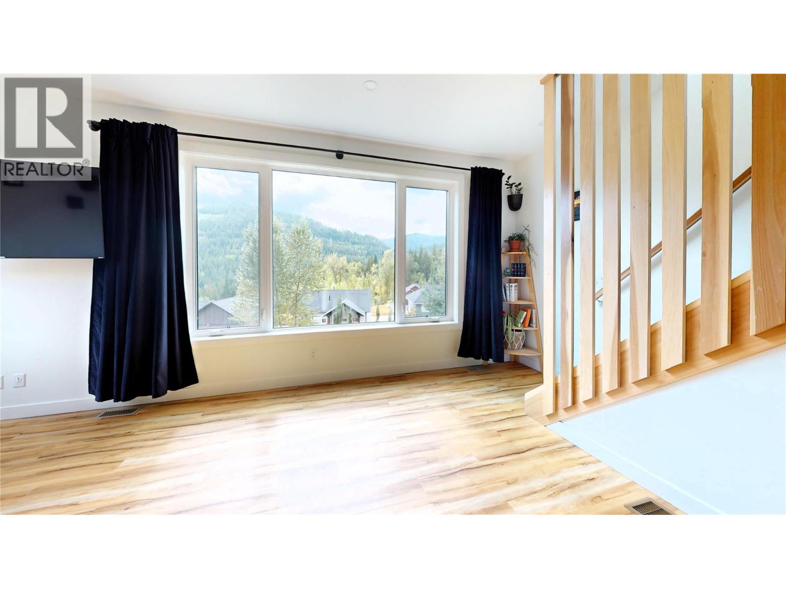 1007 Silvertip Road, Rossland, British Columbia  V0G 1Y0 - Photo 15 - 10400224