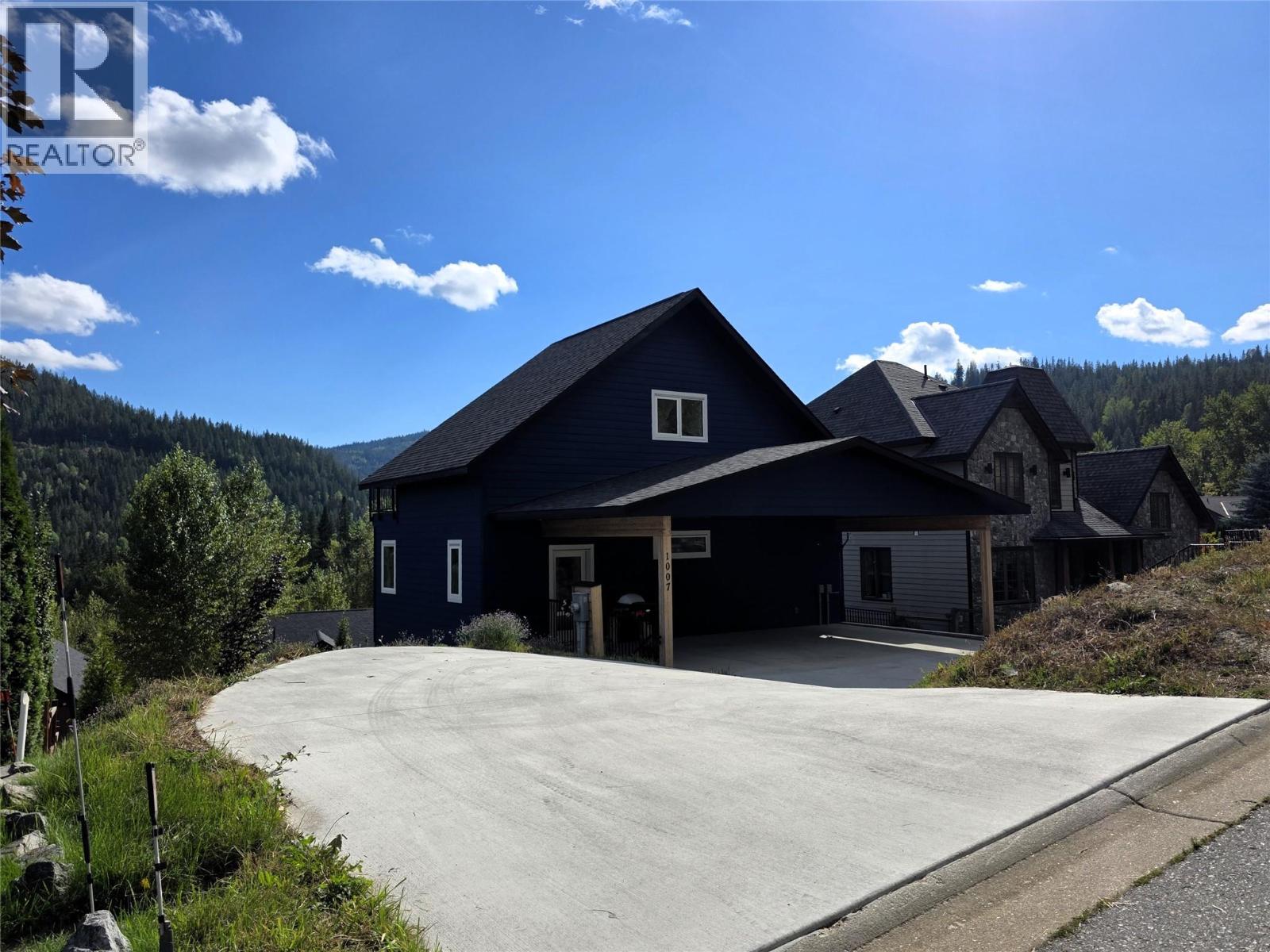1007 Silvertip Road, Rossland, British Columbia  V0G 1Y0 - Photo 2 - 10400224