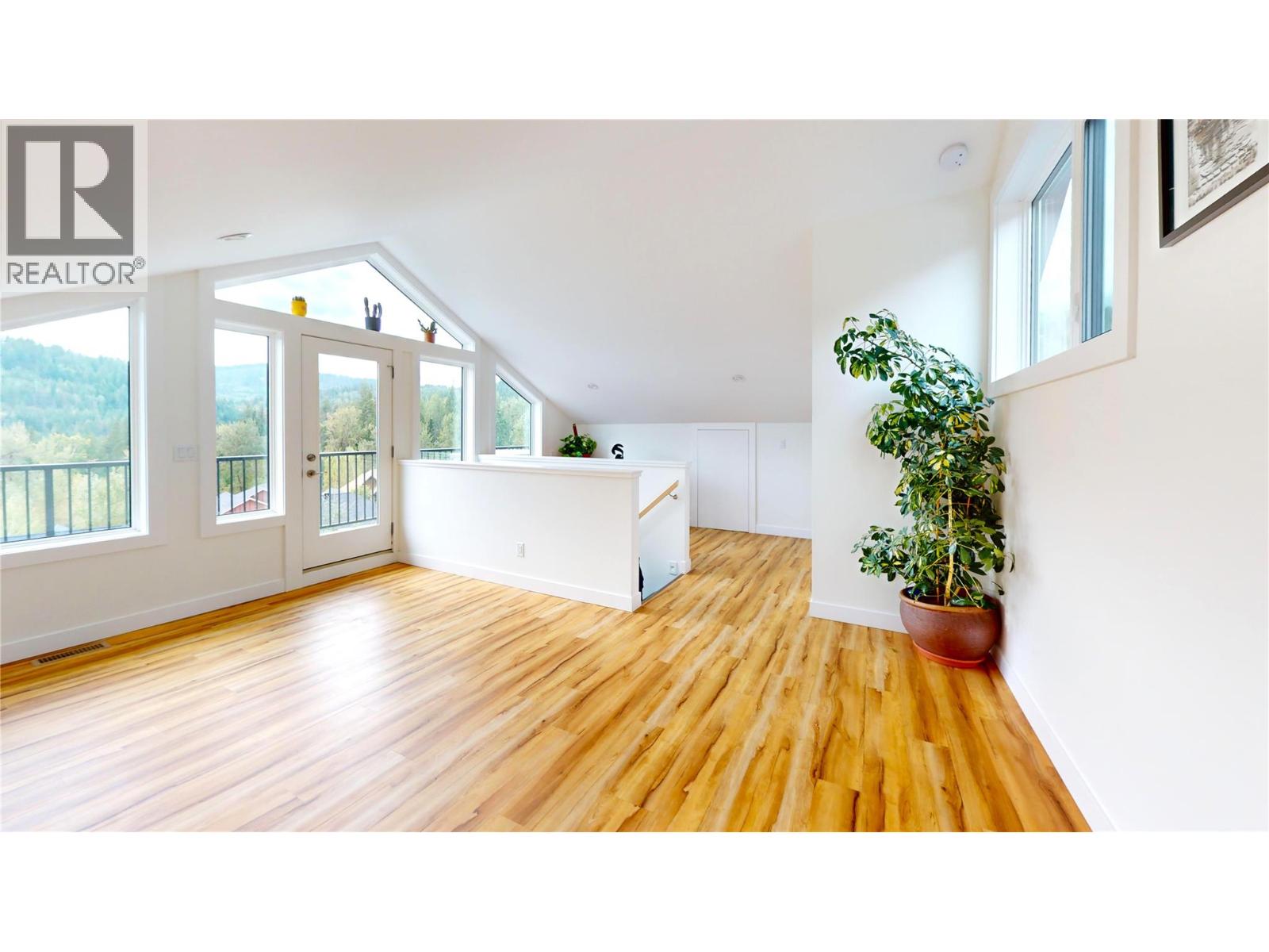 1007 Silvertip Road, Rossland, British Columbia  V0G 1Y0 - Photo 22 - 10400224
