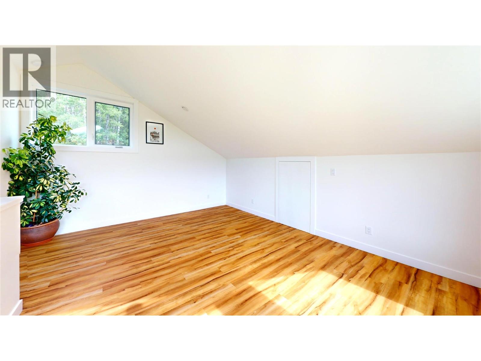 1007 Silvertip Road, Rossland, British Columbia  V0G 1Y0 - Photo 24 - 10400224