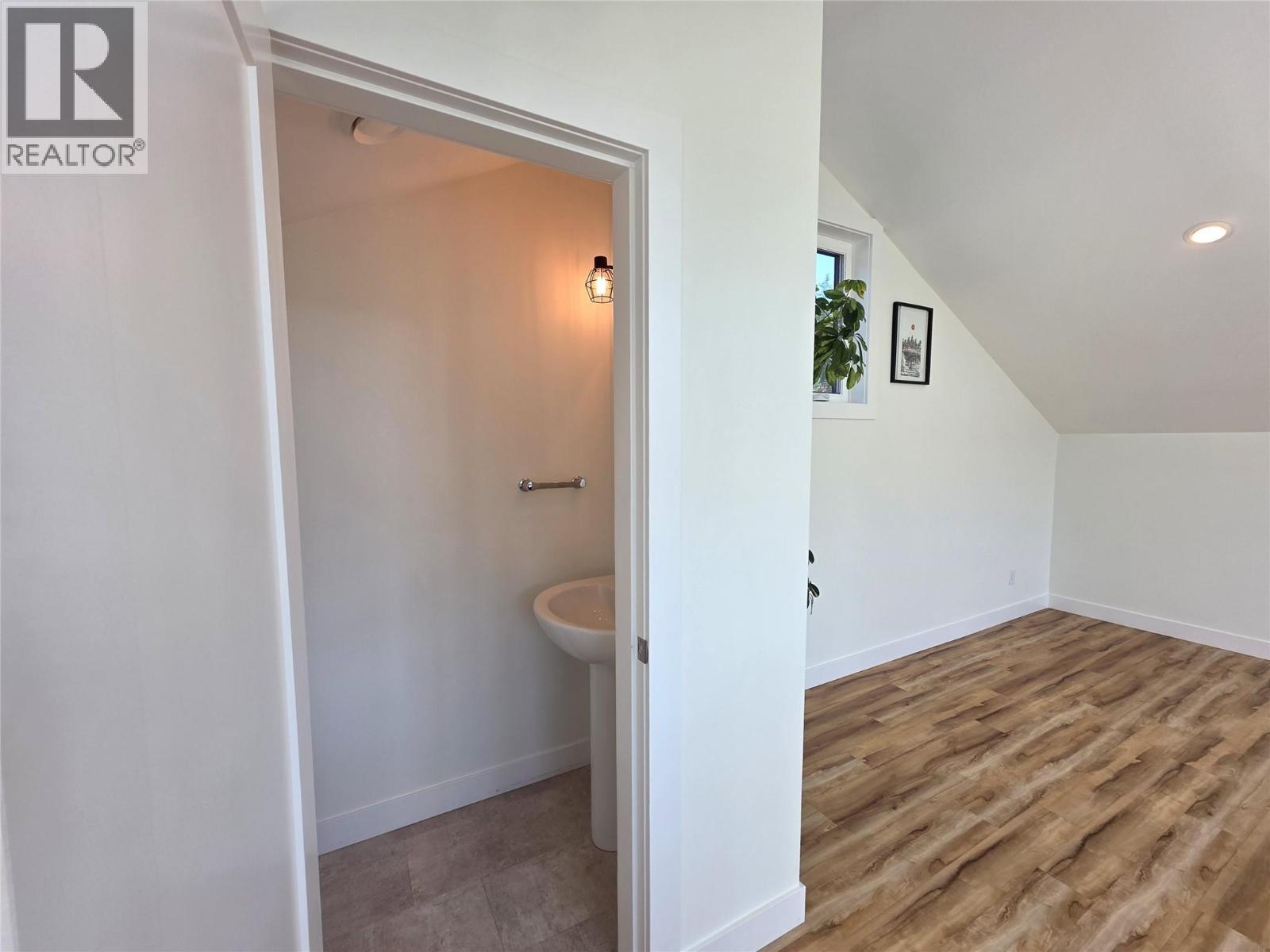 1007 Silvertip Road, Rossland, British Columbia  V0G 1Y0 - Photo 25 - 10400224