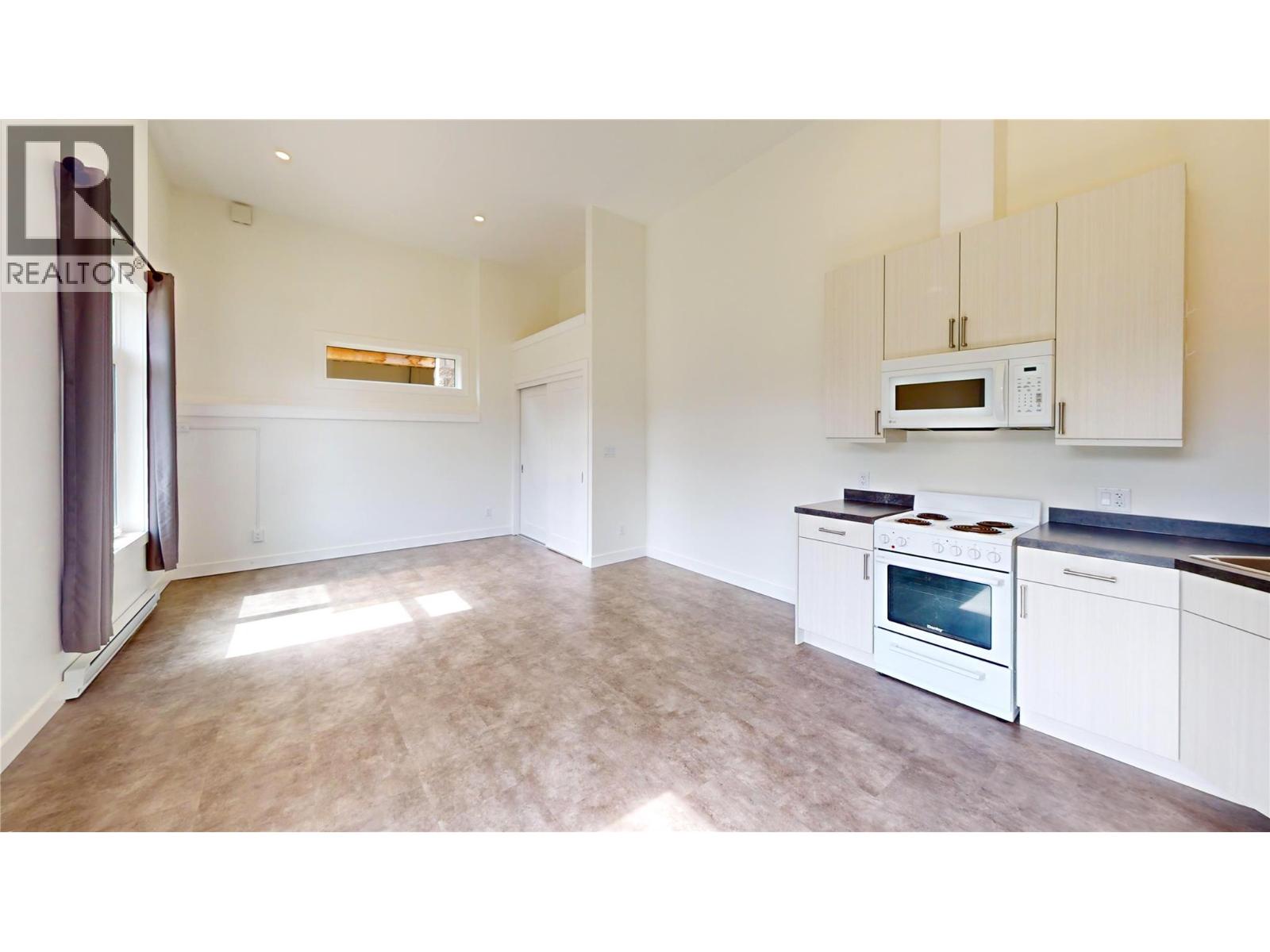 1007 Silvertip Road, Rossland, British Columbia  V0G 1Y0 - Photo 36 - 10400224
