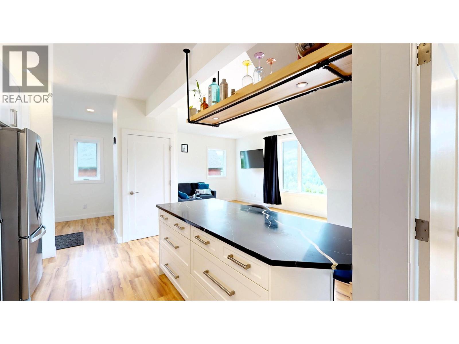 1007 Silvertip Road, Rossland, British Columbia  V0G 1Y0 - Photo 6 - 10400224