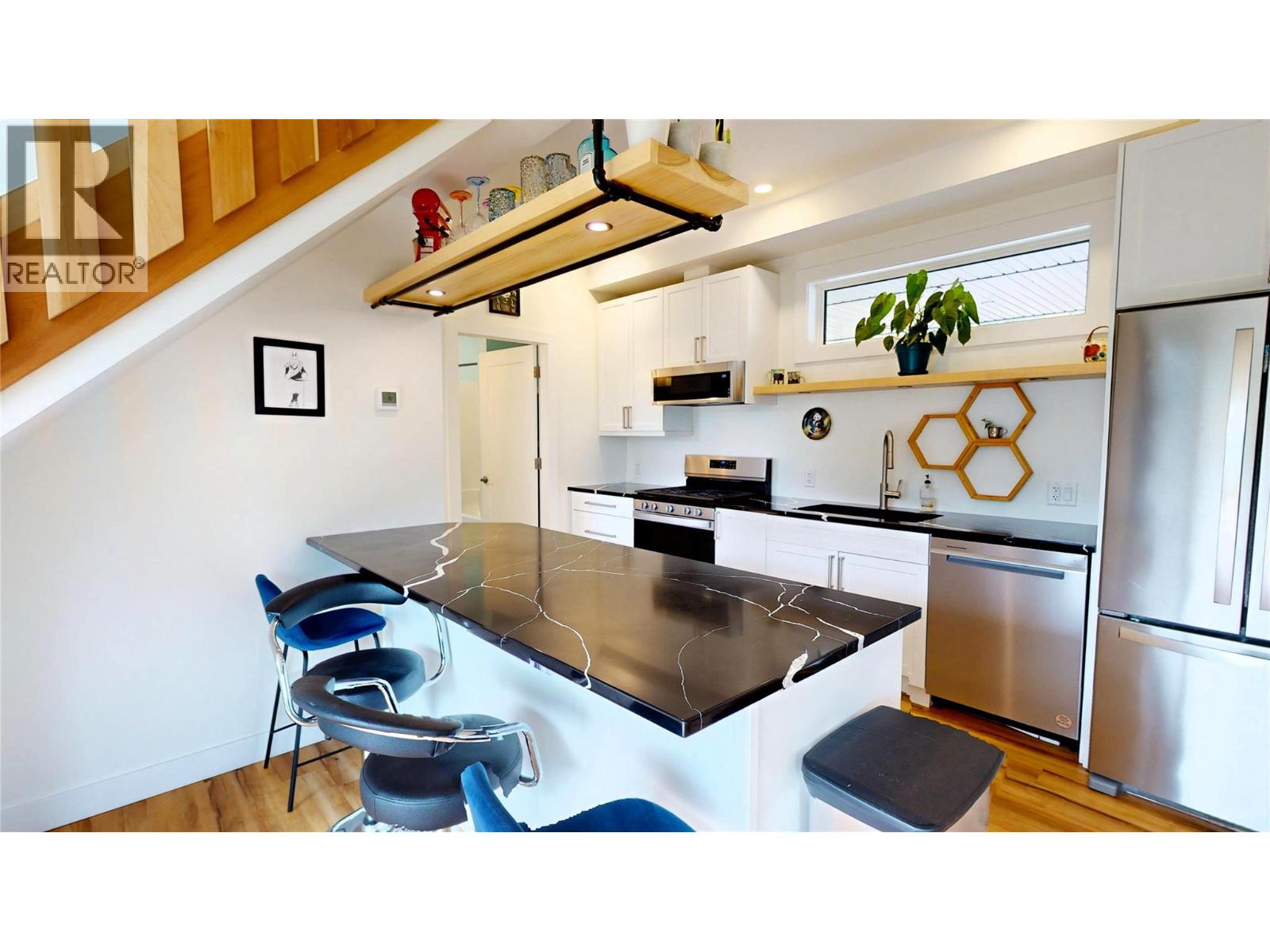 1007 Silvertip Road, Rossland, British Columbia  V0G 1Y0 - Photo 8 - 10400224