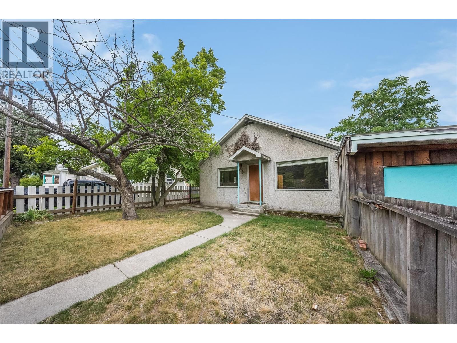 2258 Eighth Avenue, Trail, British Columbia  V1R 3E3 - Photo 1 - 10396956