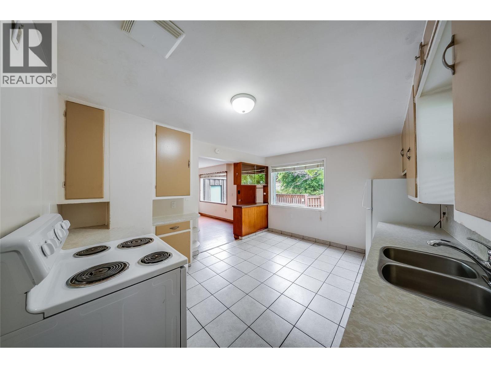 2258 Eighth Avenue, Trail, British Columbia  V1R 3E3 - Photo 10 - 10396956