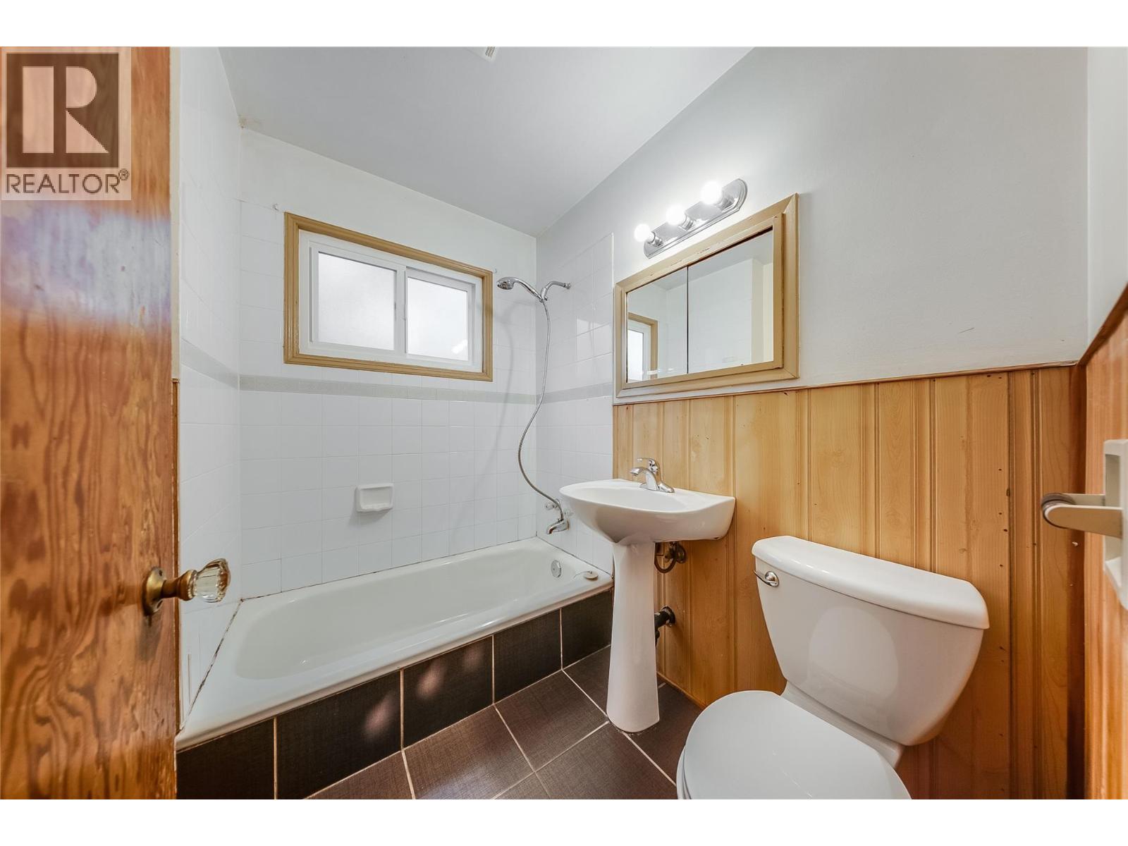 2258 Eighth Avenue, Trail, British Columbia  V1R 3E3 - Photo 14 - 10396956