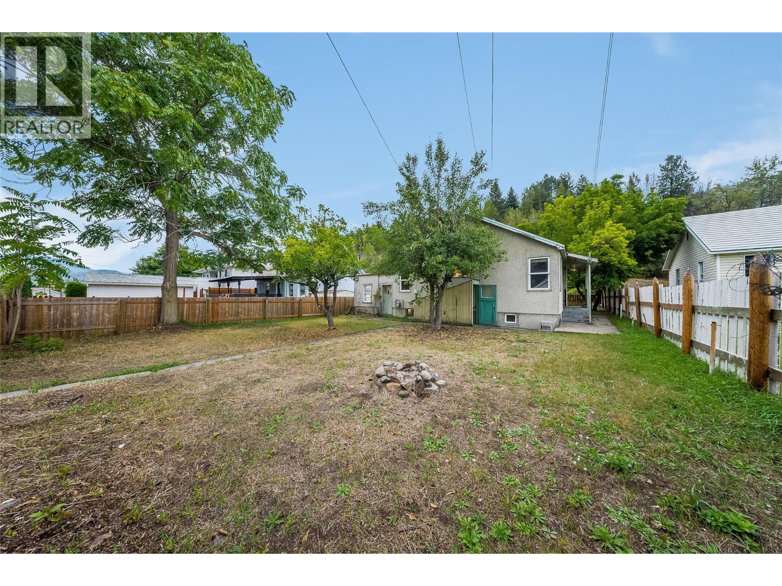 2258 Eighth Avenue, Trail, British Columbia  V1R 3E3 - Photo 3 - 10396956