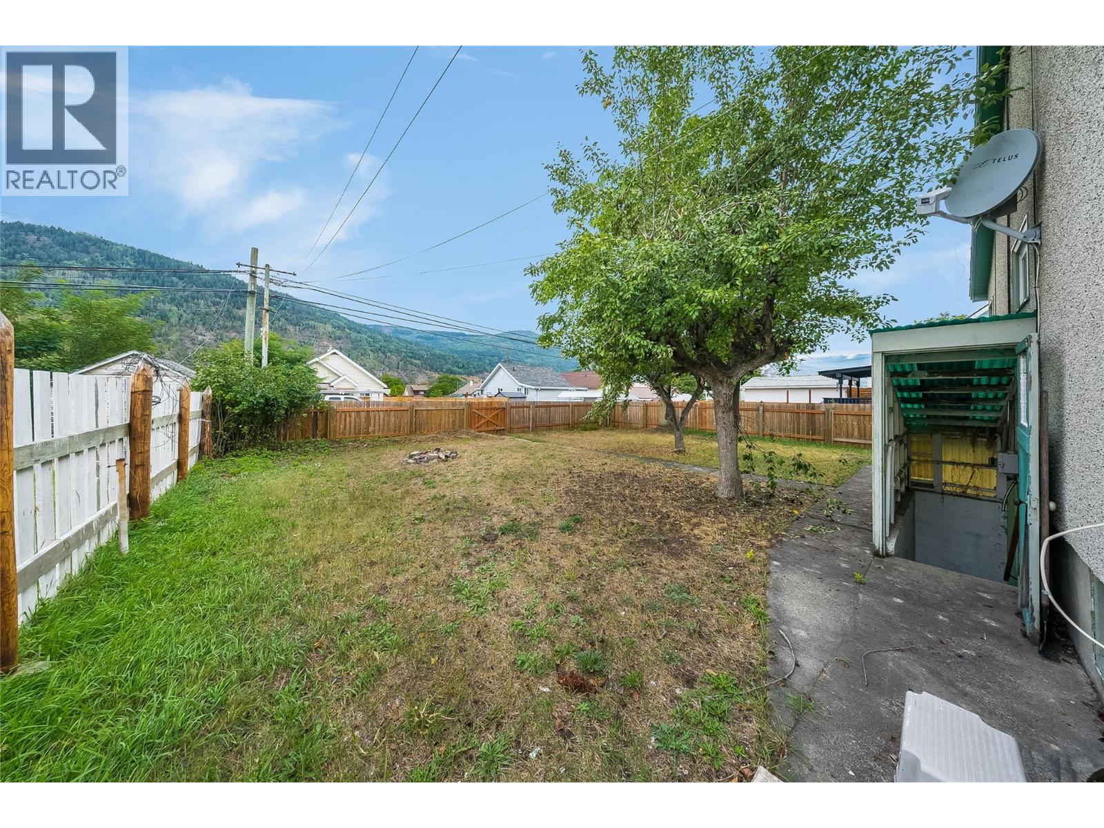 2258 Eighth Avenue, Trail, British Columbia  V1R 3E3 - Photo 5 - 10396956