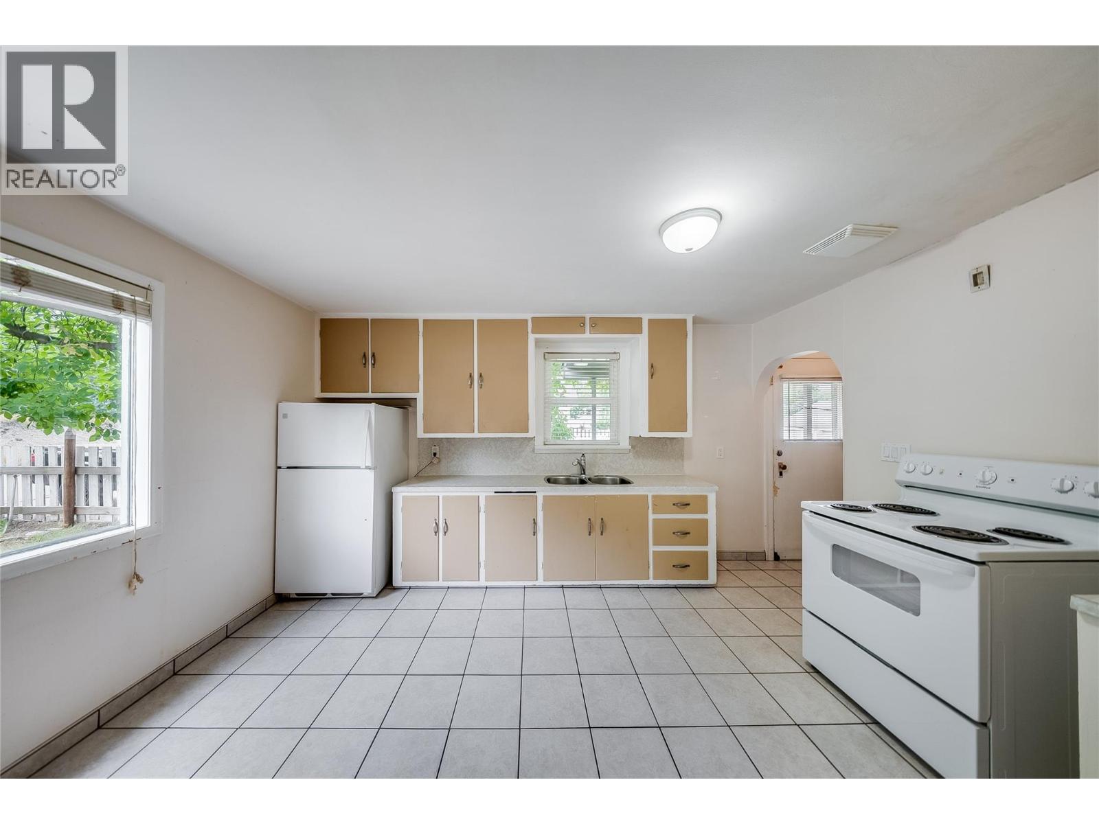 2258 Eighth Avenue, Trail, British Columbia  V1R 3E3 - Photo 8 - 10396956