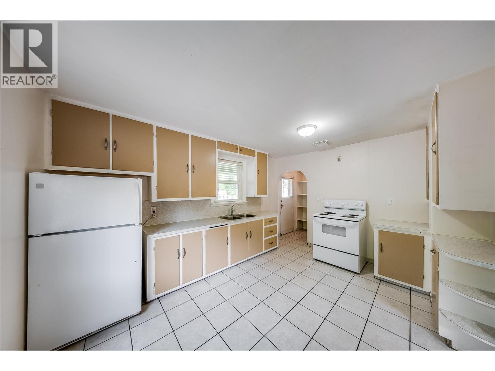 2258 Eighth Avenue, Trail, British Columbia  V1R 3E3 - Photo 9 - 10396956