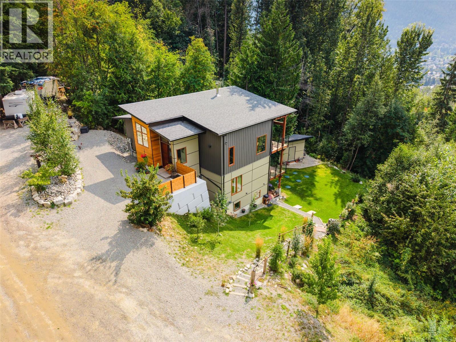1409 Ash Street, Nelson, British Columbia  V1L 2J3 - Photo 2 - 10400377