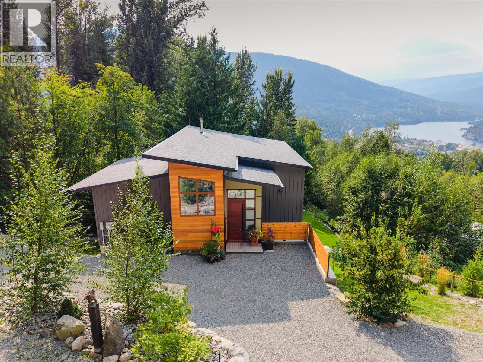 1409 Ash Street, Nelson, British Columbia  V1L 2J3 - Photo 3 - 10400377