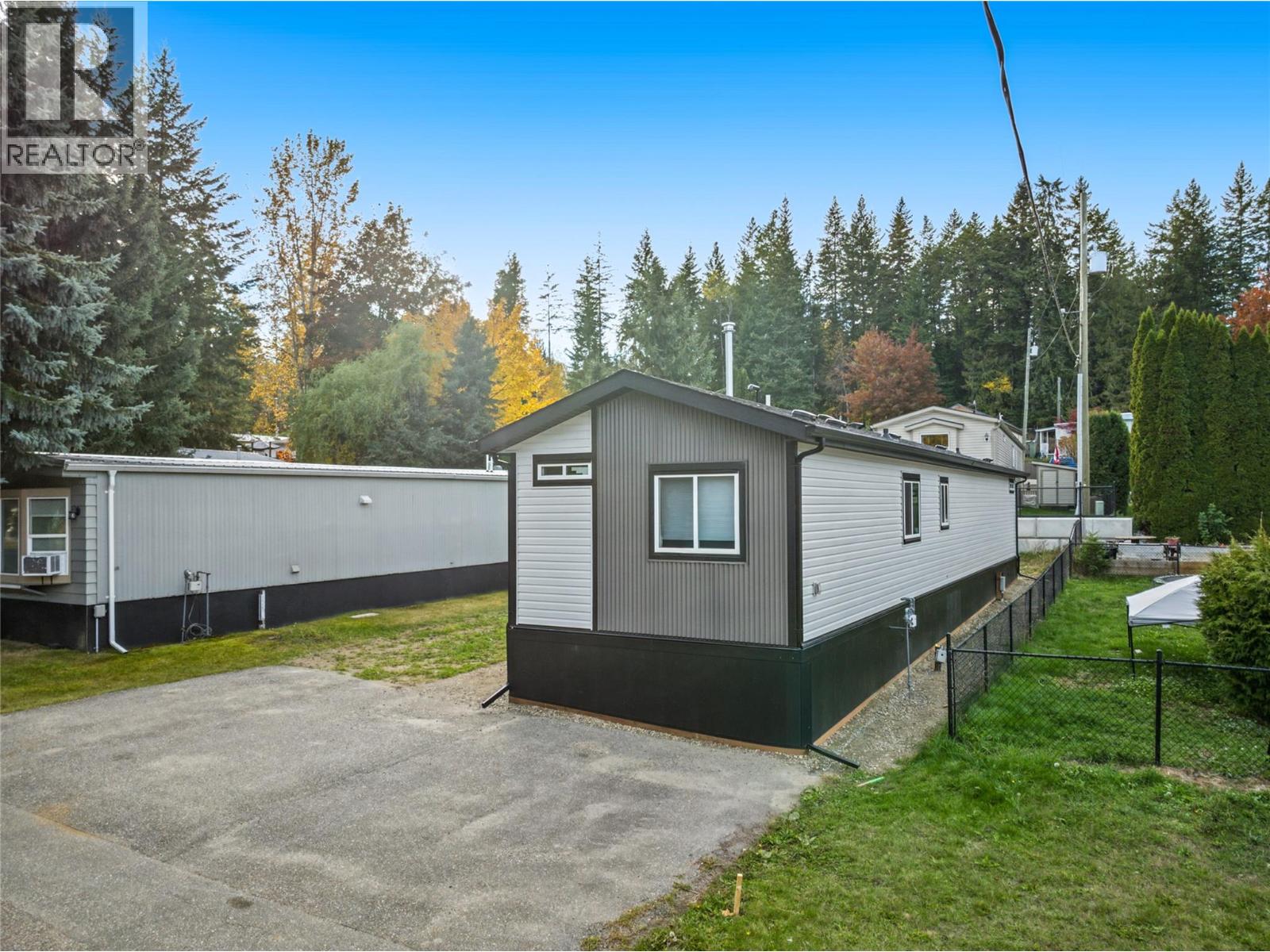2500 97b Highway Unit# 131, Salmon Arm, British Columbia  V1E 1C2 - Photo 3 - 10400385