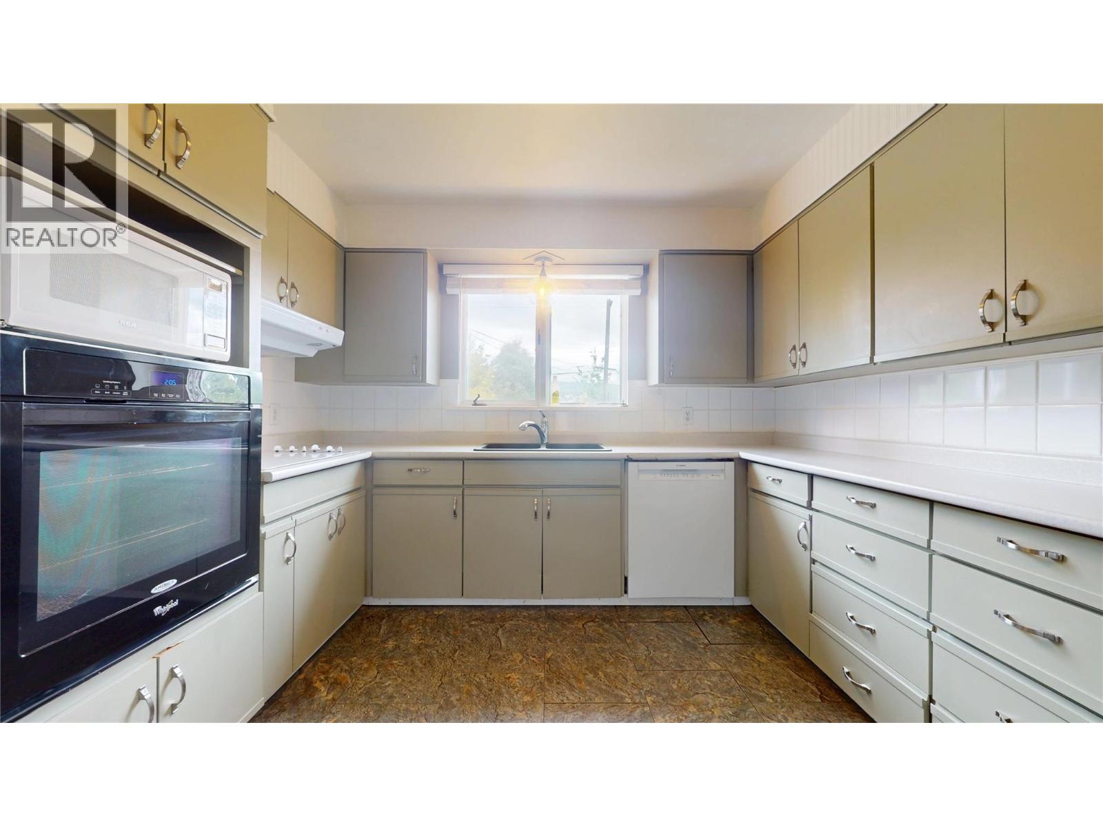 913 9th Street S, Cranbrook, British Columbia  V1C 1R8 - Photo 11 - 10400300
