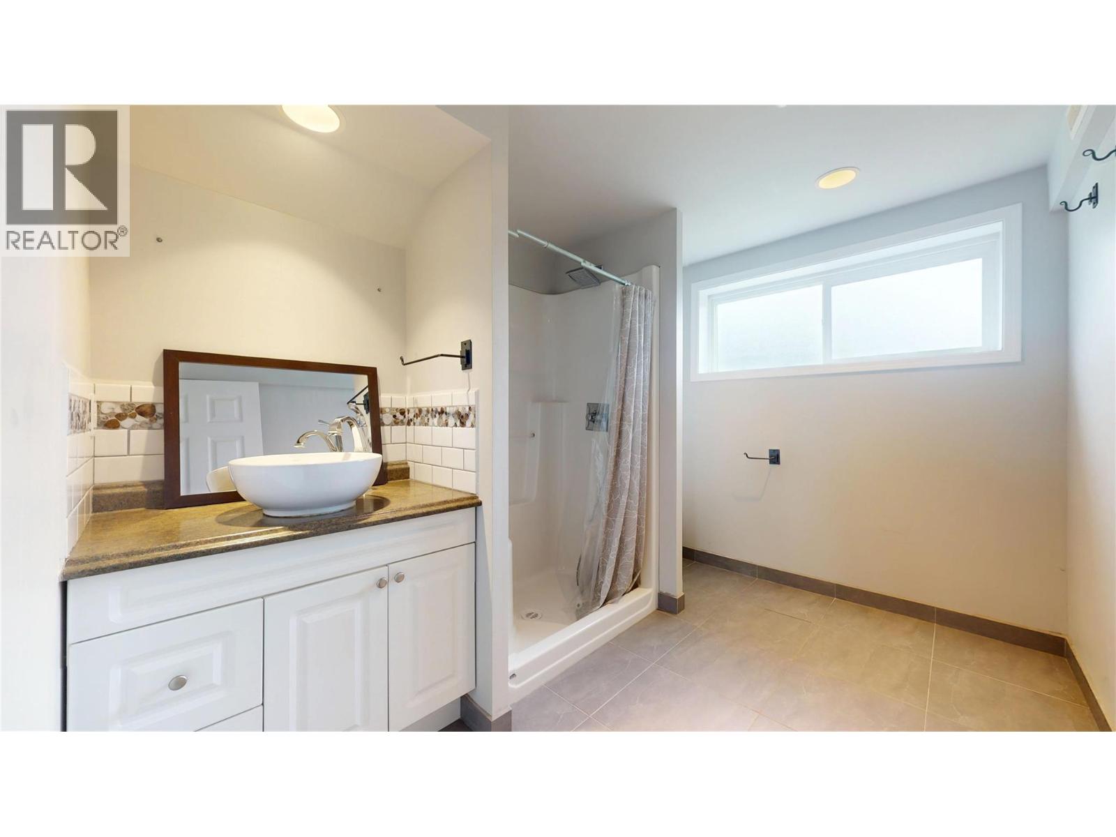 913 9th Street S, Cranbrook, British Columbia  V1C 1R8 - Photo 31 - 10400300