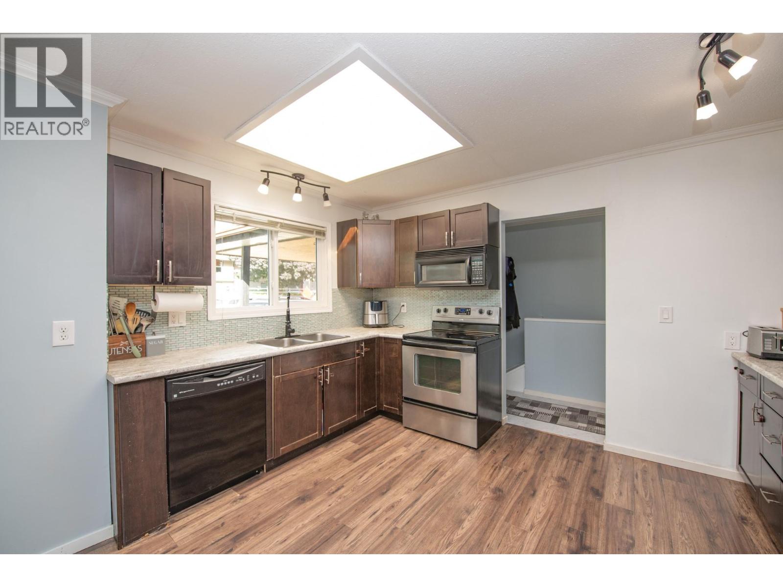 2104 20 Avenue, Vernon, British Columbia  V1T 7J6 - Photo 2 - 10400359