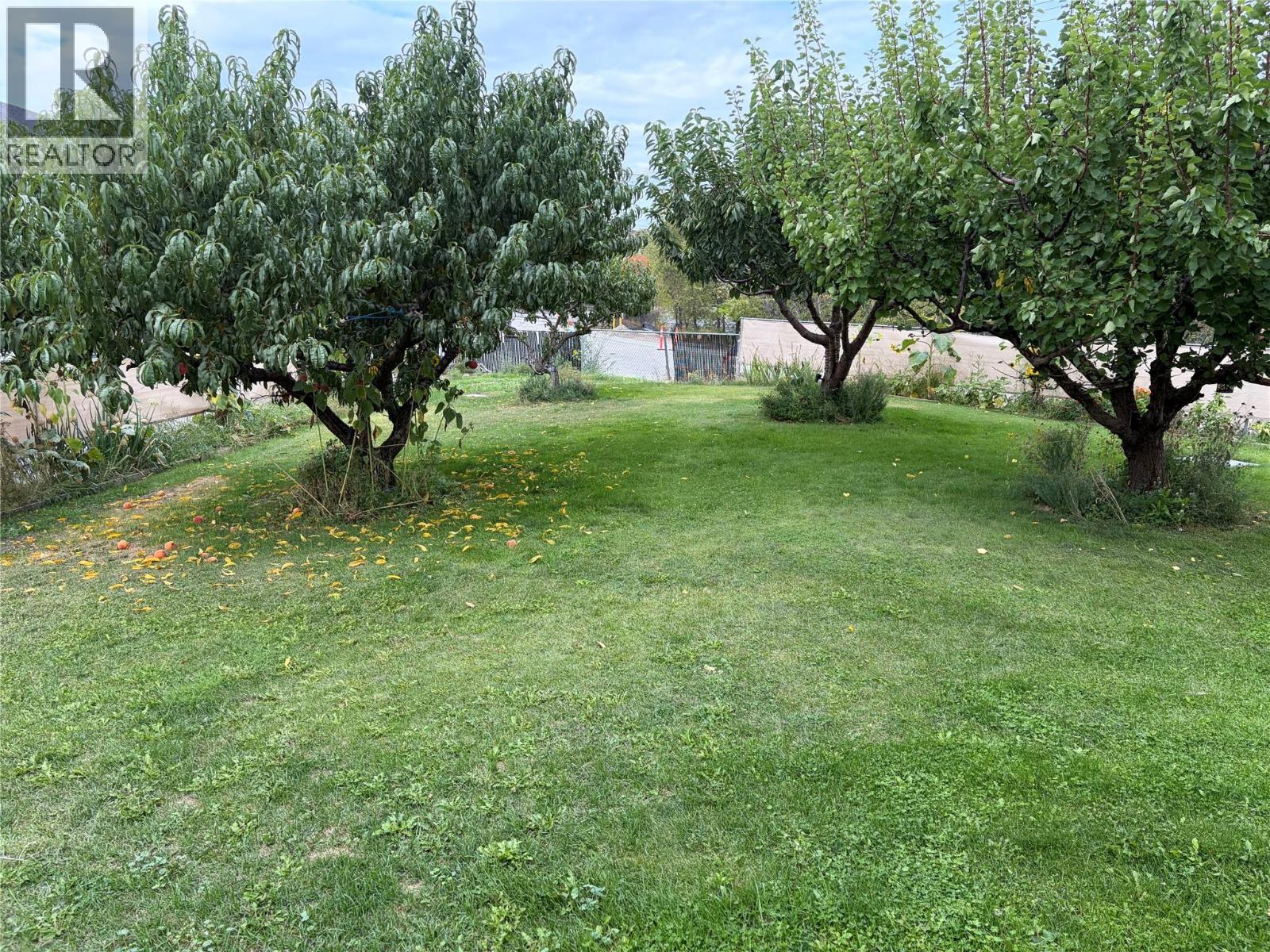 737 Ontario Street, Penticton, British Columbia  V2A 4S4 - Photo 5 - 10400051