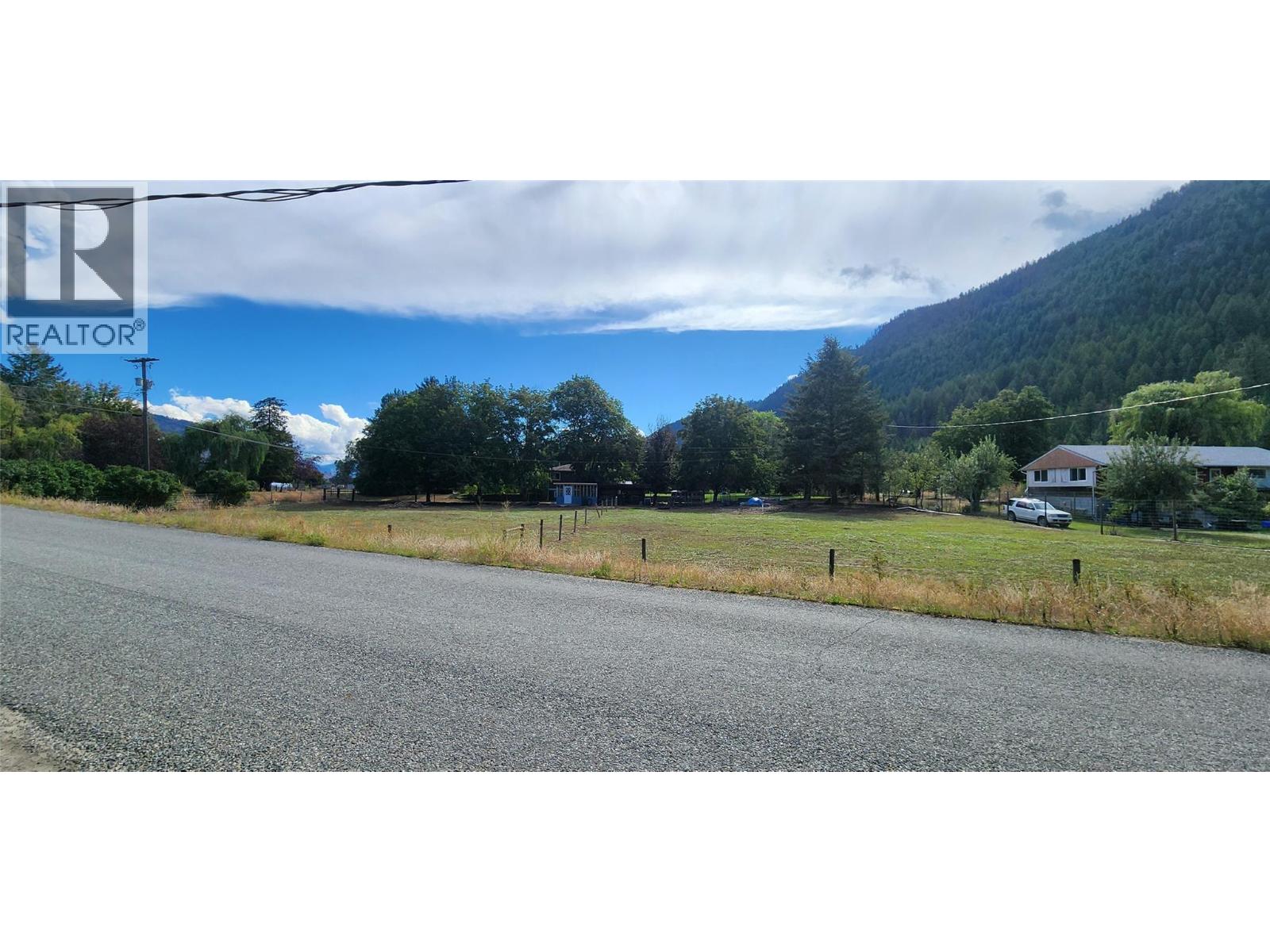 610 Gilpin Road, Grand Forks, British Columbia  V0H 1H9 - Photo 4 - 10400109