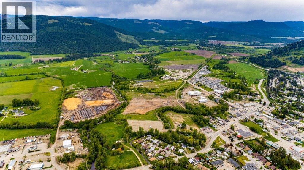 1788 Vernon Street, Lumby, British Columbia  V0E 2G0 - Photo 4 - 10400279