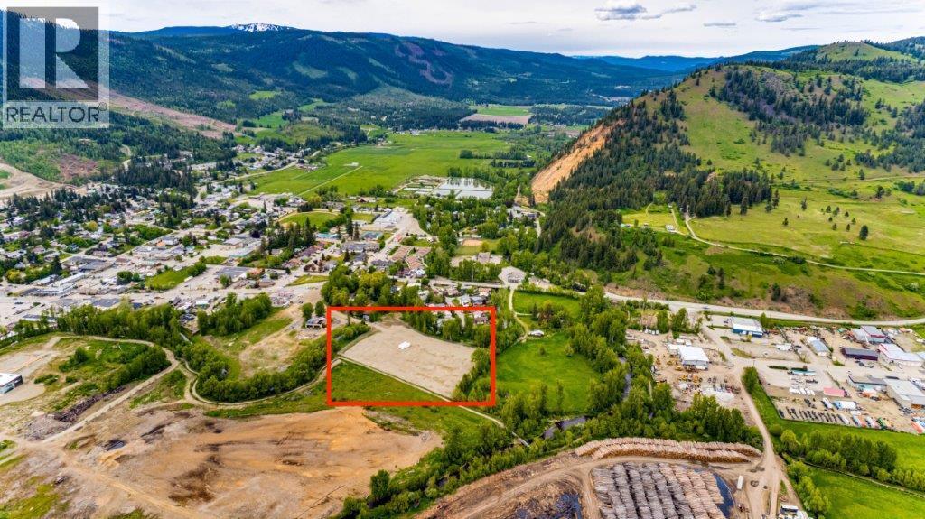 1788 Vernon Street, Lumby, British Columbia  V0E 2G0 - Photo 6 - 10400279