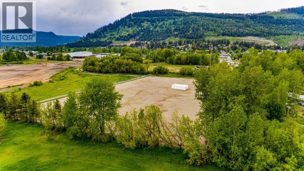 1788 Vernon Street, Lumby, British Columbia  V0E 2G0 - Photo 9 - 10400279