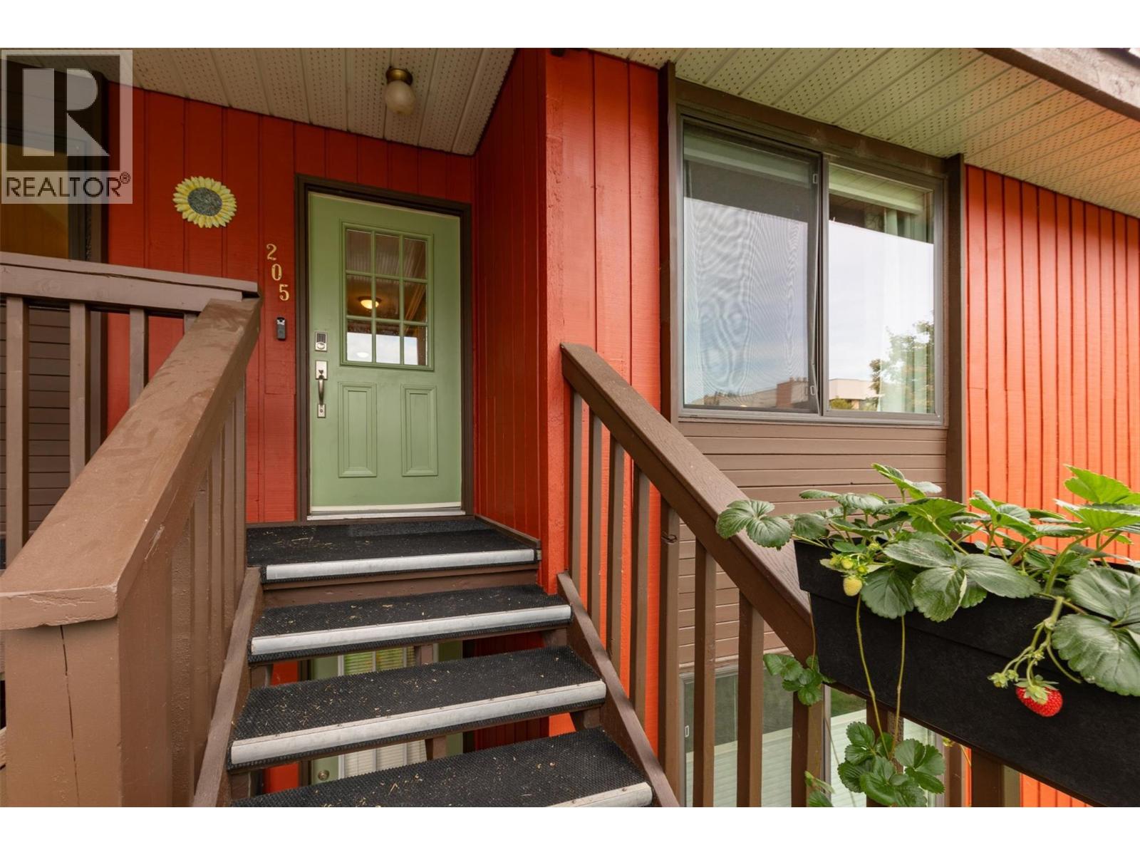 1870 Parkinson Way Unit# 205, Kelowna, British Columbia  V1Y 8C9 - Photo 3 - 10400420