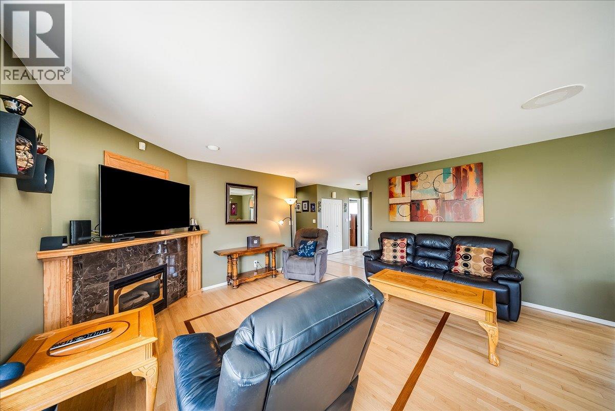7200 Wright Way, Trail, British Columbia  V1R 4X6 - Photo 11 - 10400373