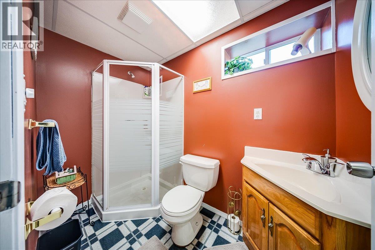7200 Wright Way, Trail, British Columbia  V1R 4X6 - Photo 33 - 10400373
