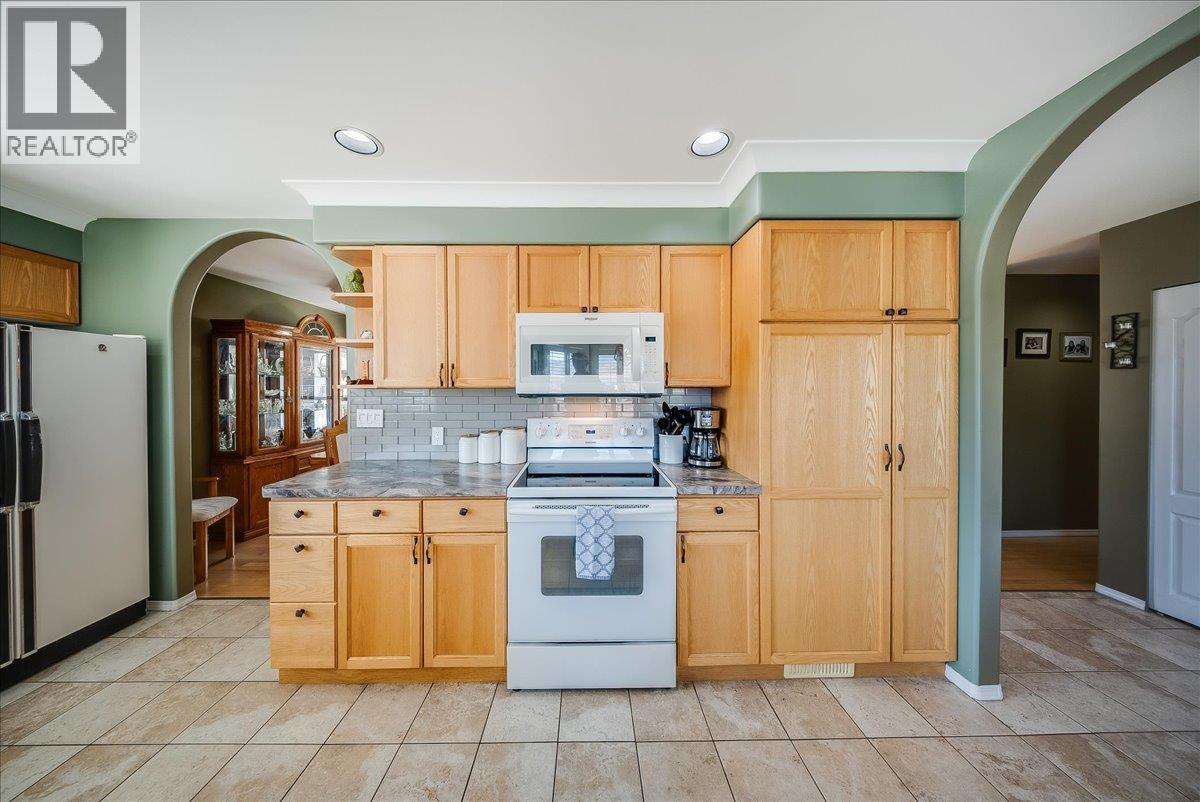 7200 Wright Way, Trail, British Columbia  V1R 4X6 - Photo 5 - 10400373