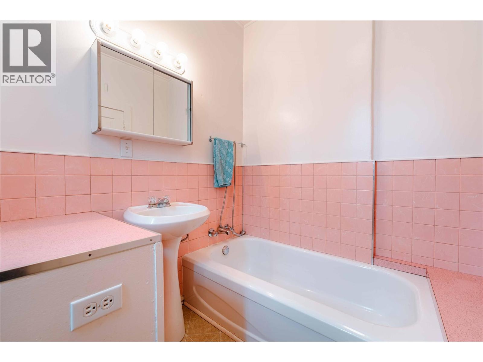514 Fourth Street E, Revelstoke, British Columbia  V0E 2S0 - Photo 18 - 10399367