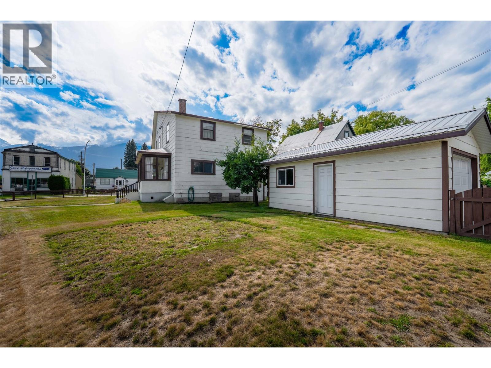 514 Fourth Street E, Revelstoke, British Columbia  V0E 2S0 - Photo 4 - 10399367