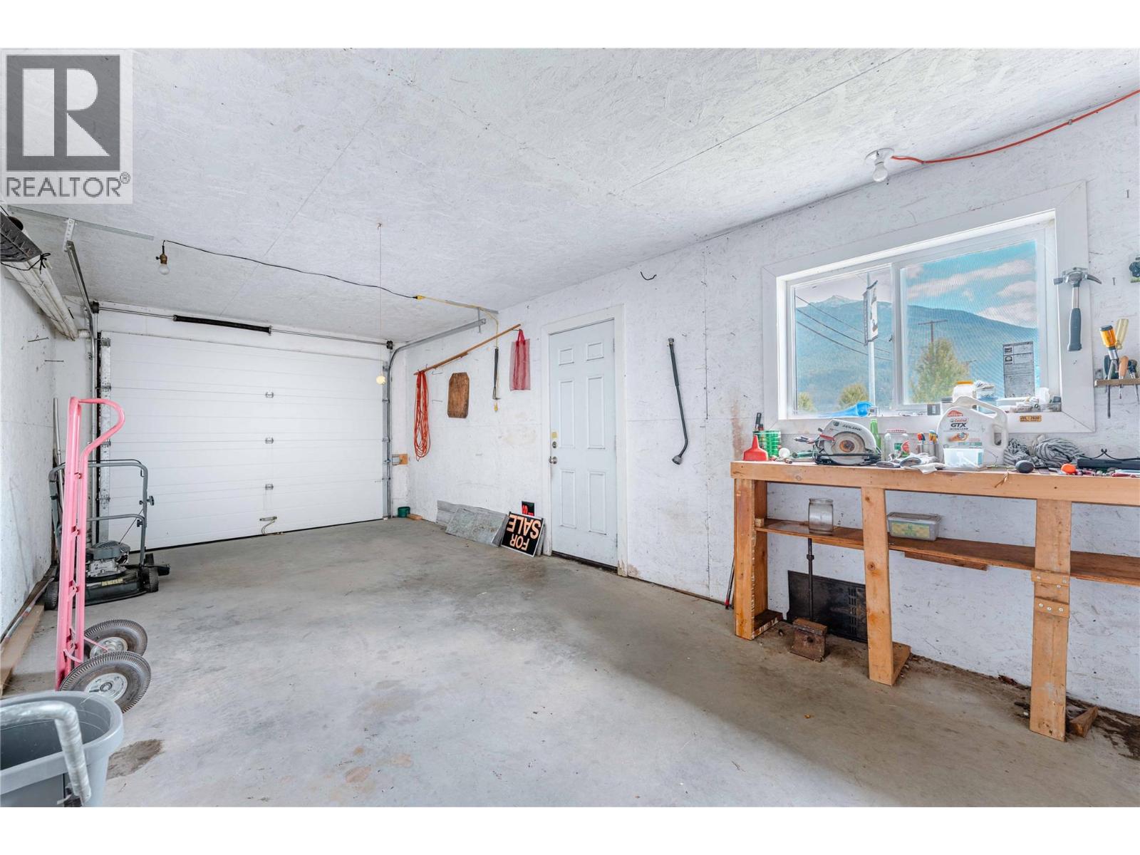 514 Fourth Street E, Revelstoke, British Columbia  V0E 2S0 - Photo 5 - 10399367