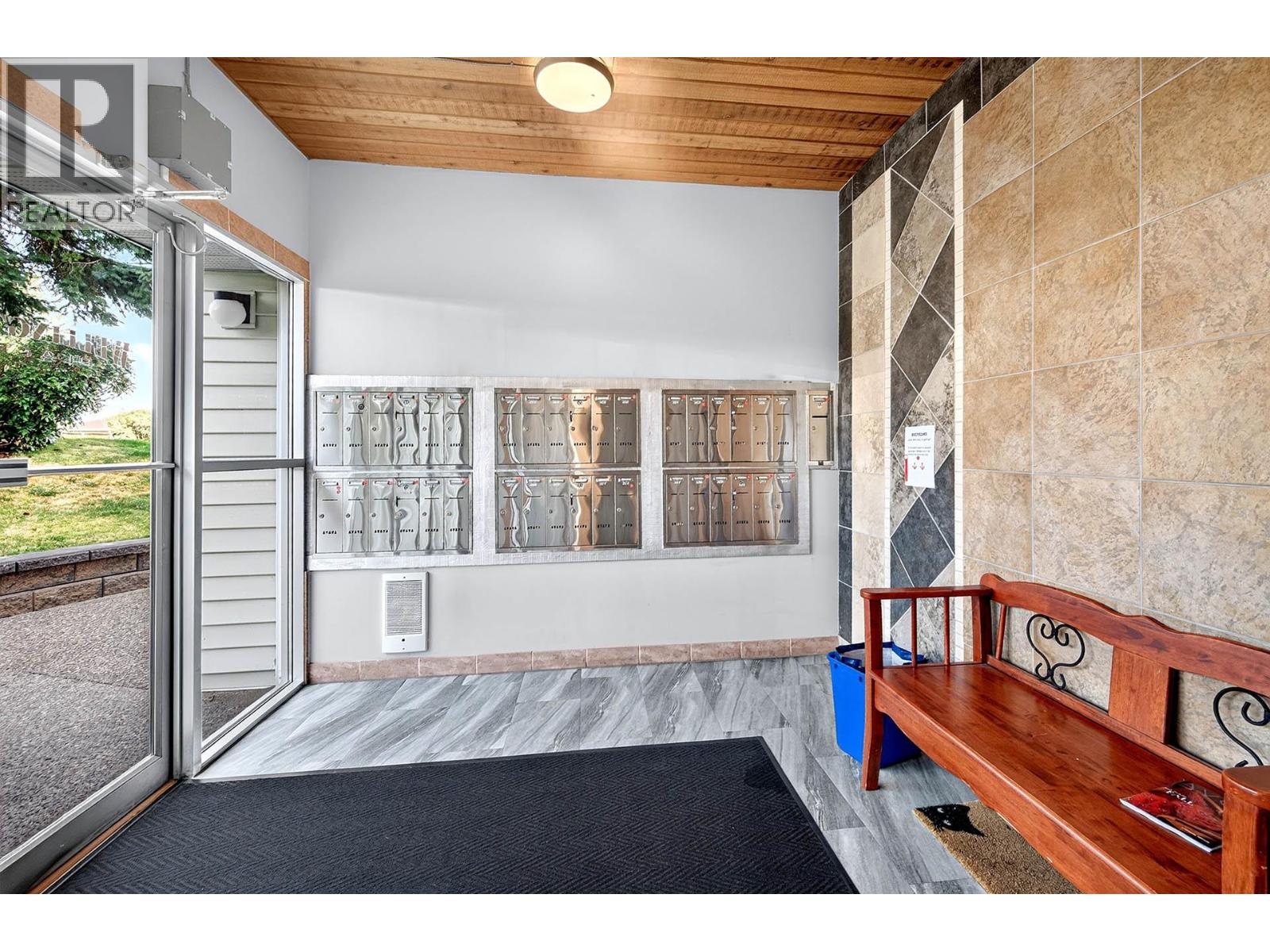 1085 12th Avenue Unit# 302, Kamloops, British Columbia  V2C 6A2 - Photo 3 - 10400374