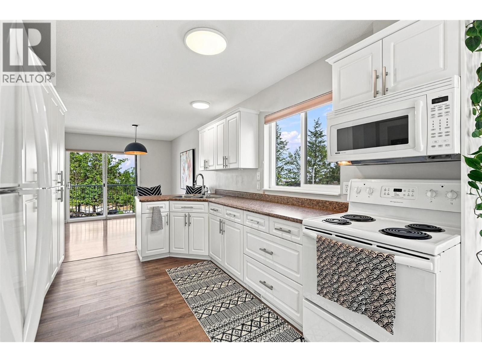 913 Greystone Crescent, Kamloops, British Columbia  V1S 1K7 - Photo 32 - 10400399