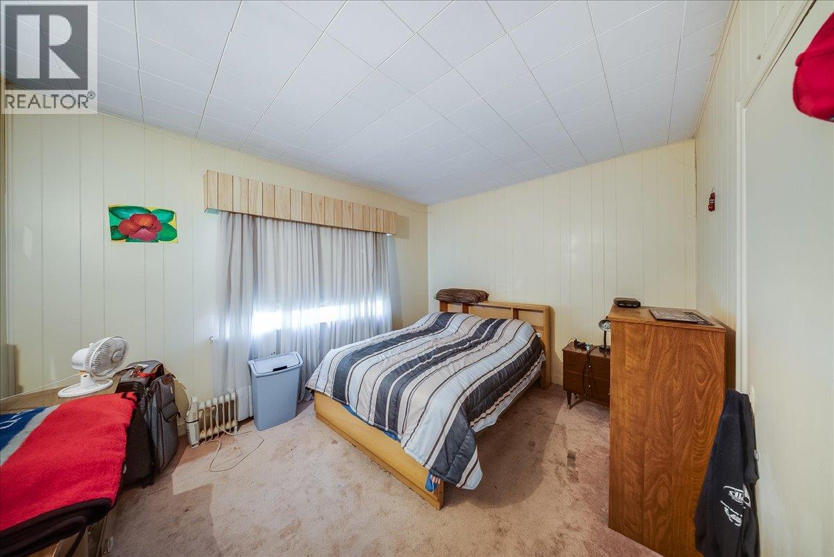 2512 Columbia Avenue, Castlegar, British Columbia  V1N 2X5 - Photo 19 - 10400343