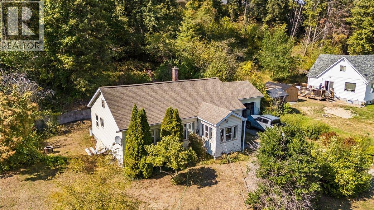 2512 Columbia Avenue, Castlegar, British Columbia  V1N 2X5 - Photo 2 - 10400343