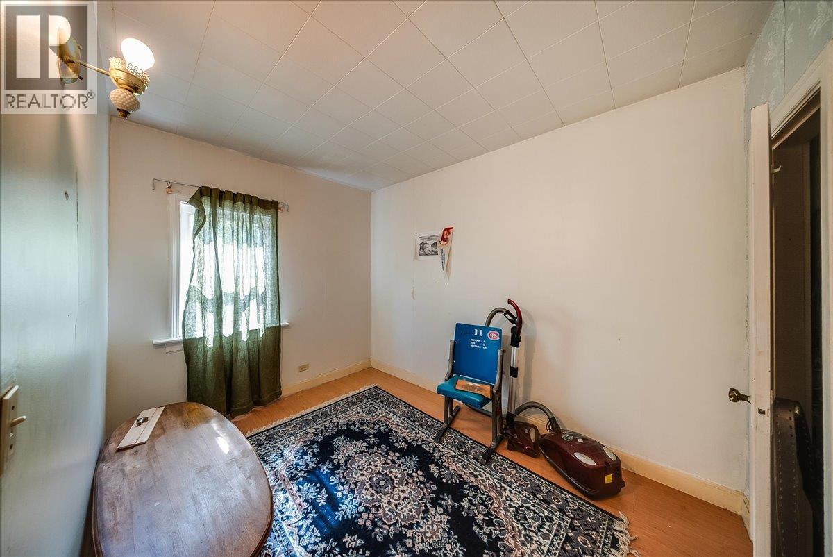 2512 Columbia Avenue, Castlegar, British Columbia  V1N 2X5 - Photo 21 - 10400343