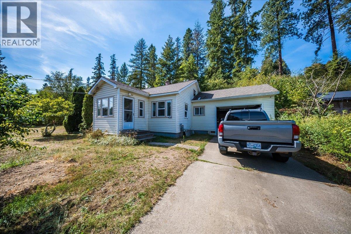 2512 Columbia Avenue, Castlegar, British Columbia  V1N 2X5 - Photo 7 - 10400343