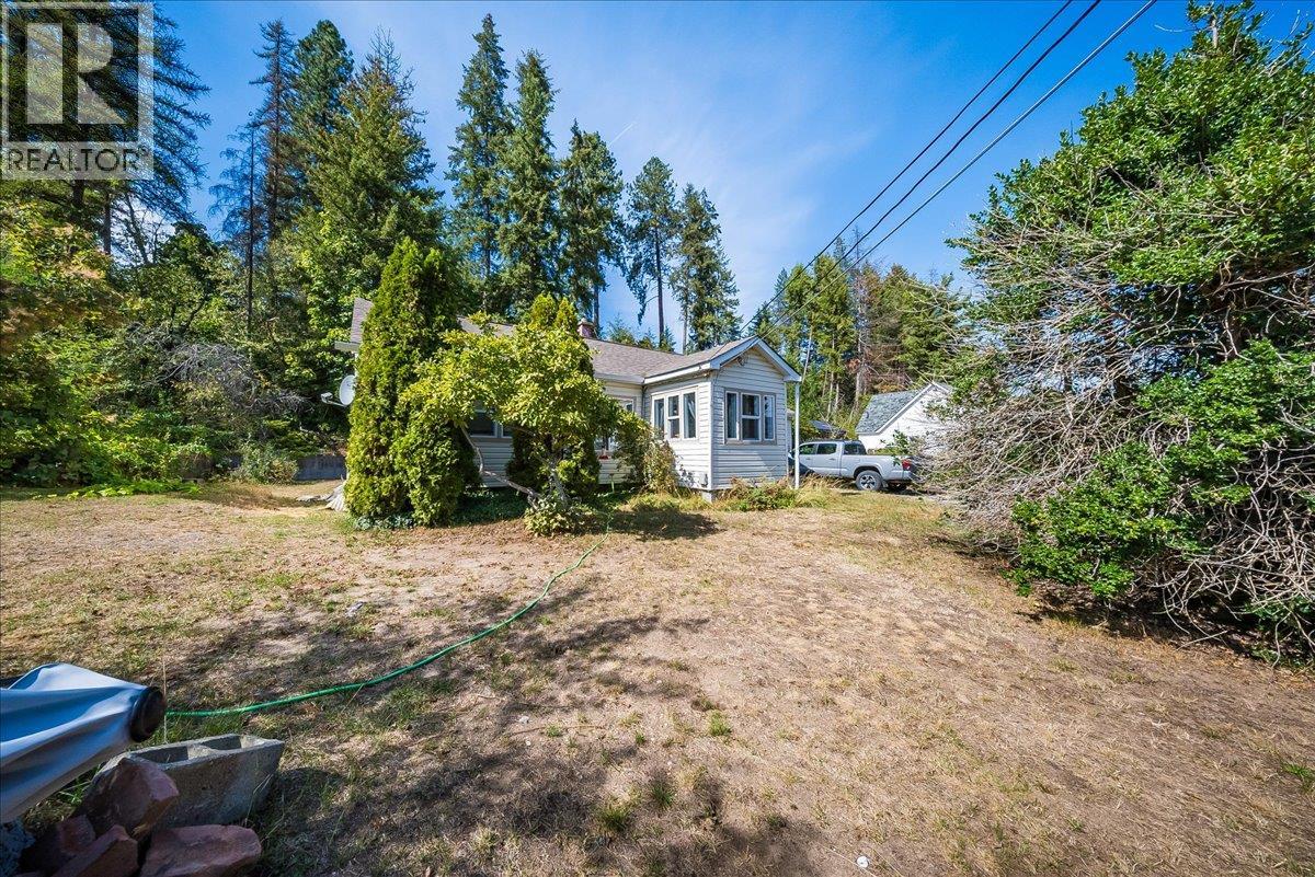 2512 Columbia Avenue, Castlegar, British Columbia  V1N 2X5 - Photo 8 - 10400343