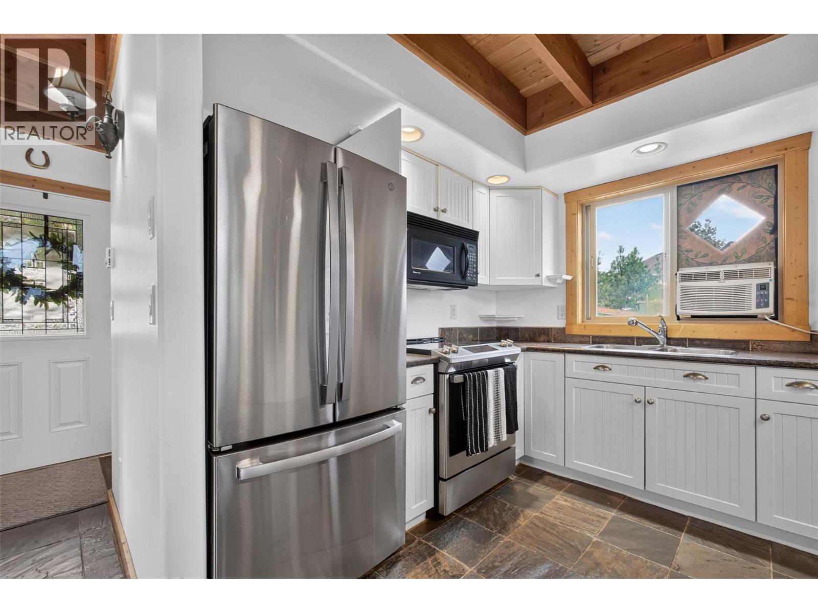 10375 Westshore Road, Vernon, British Columbia  V1H 2B1 - Photo 12 - 10398767
