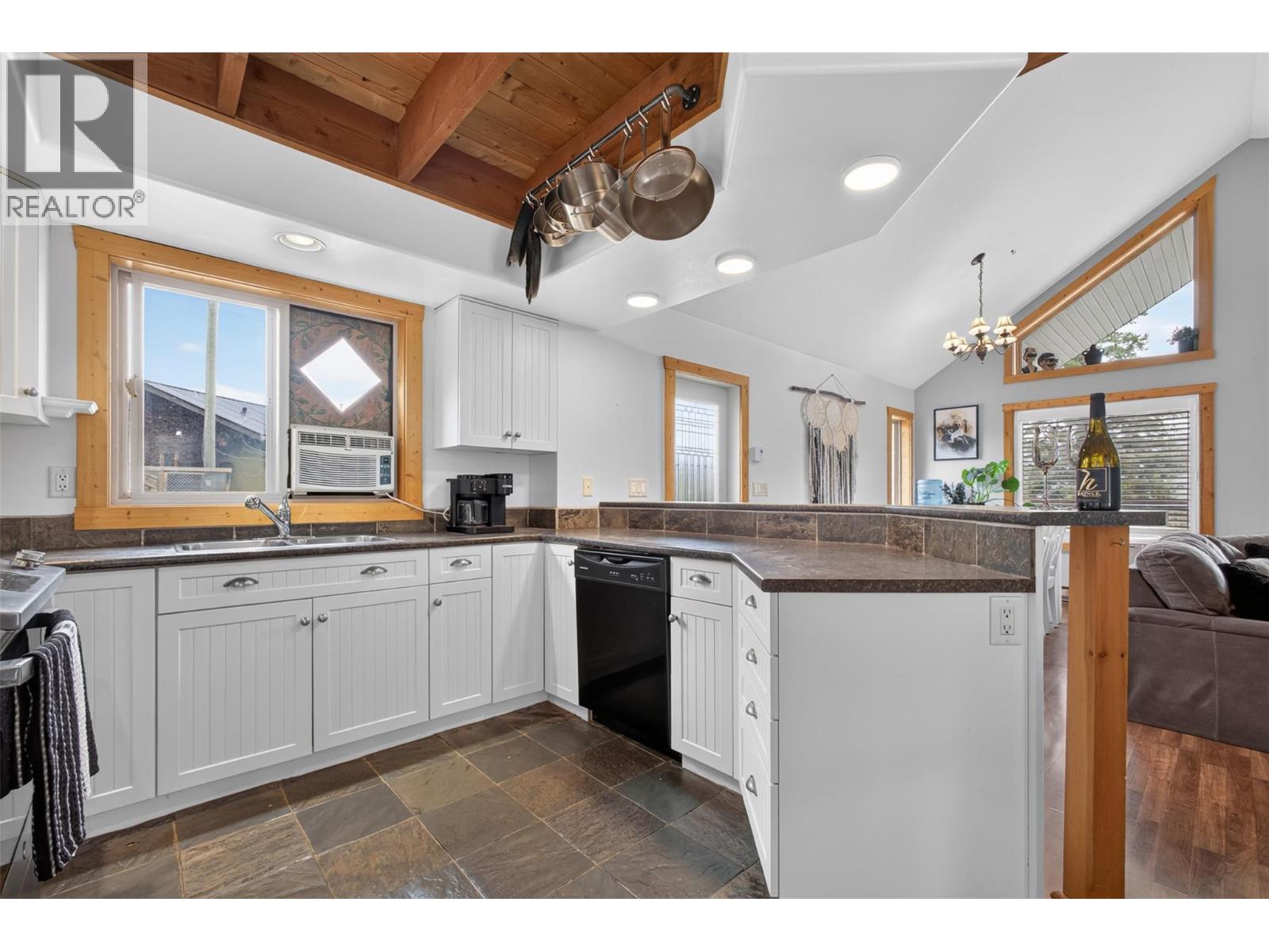 10375 Westshore Road, Vernon, British Columbia  V1H 2B1 - Photo 14 - 10398767