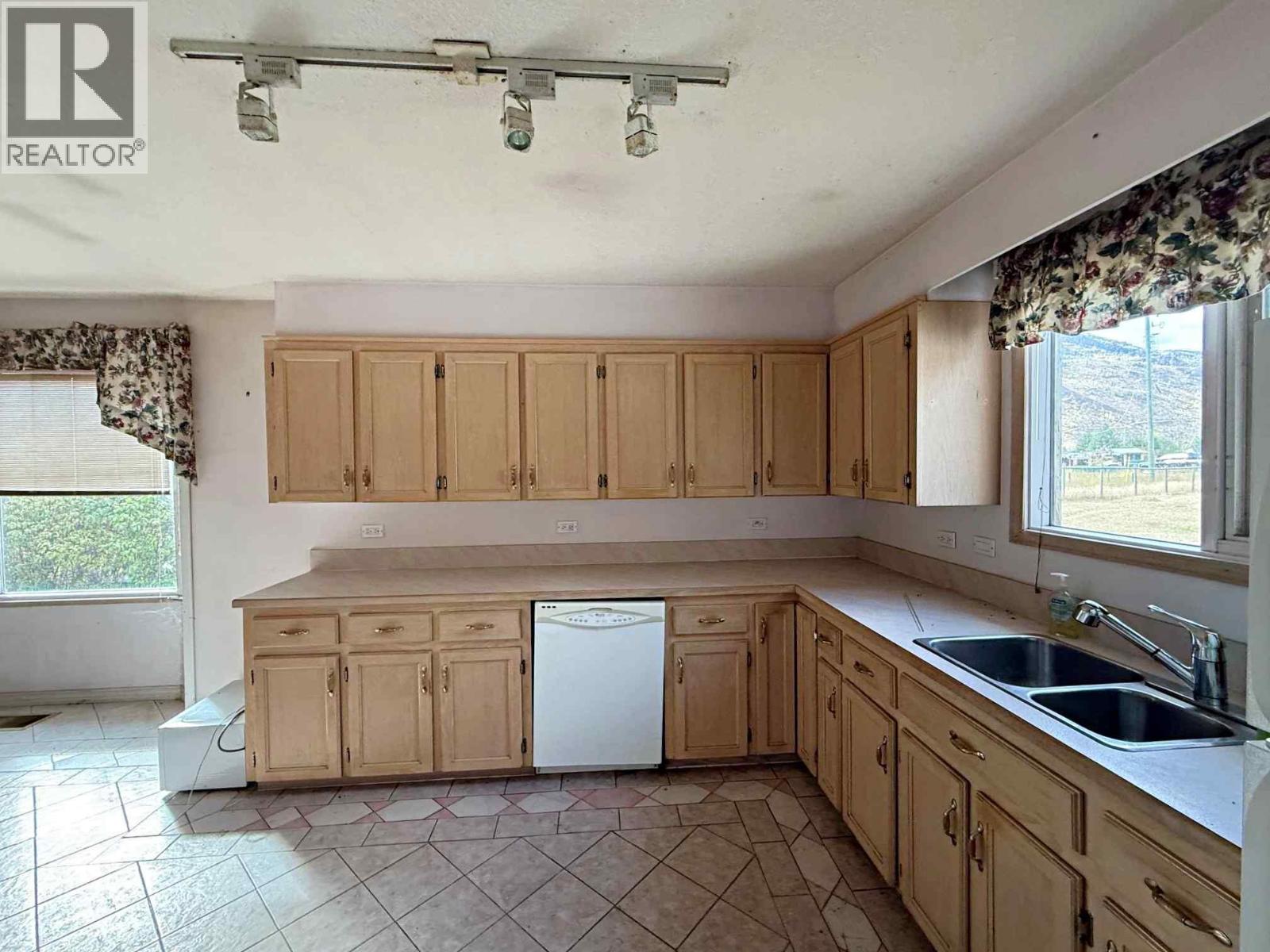 733 Fortune Road, Barriere, British Columbia  V0E 2E0 - Photo 3 - 10400464