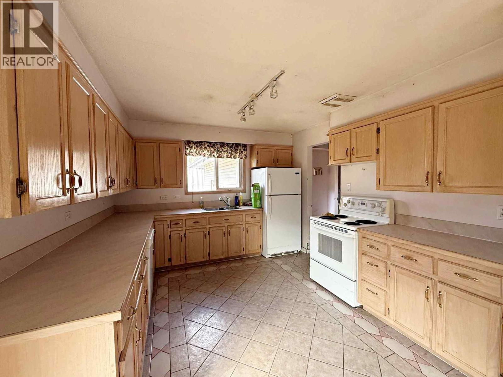 733 Fortune Road, Barriere, British Columbia  V0E 2E0 - Photo 4 - 10400464