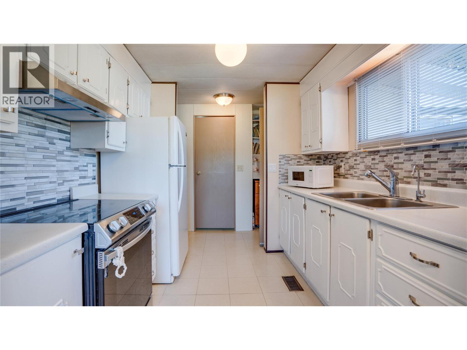 3475 Jackson Avenue, Armstrong, British Columbia  V0E 1B2 - Photo 16 - 10400206