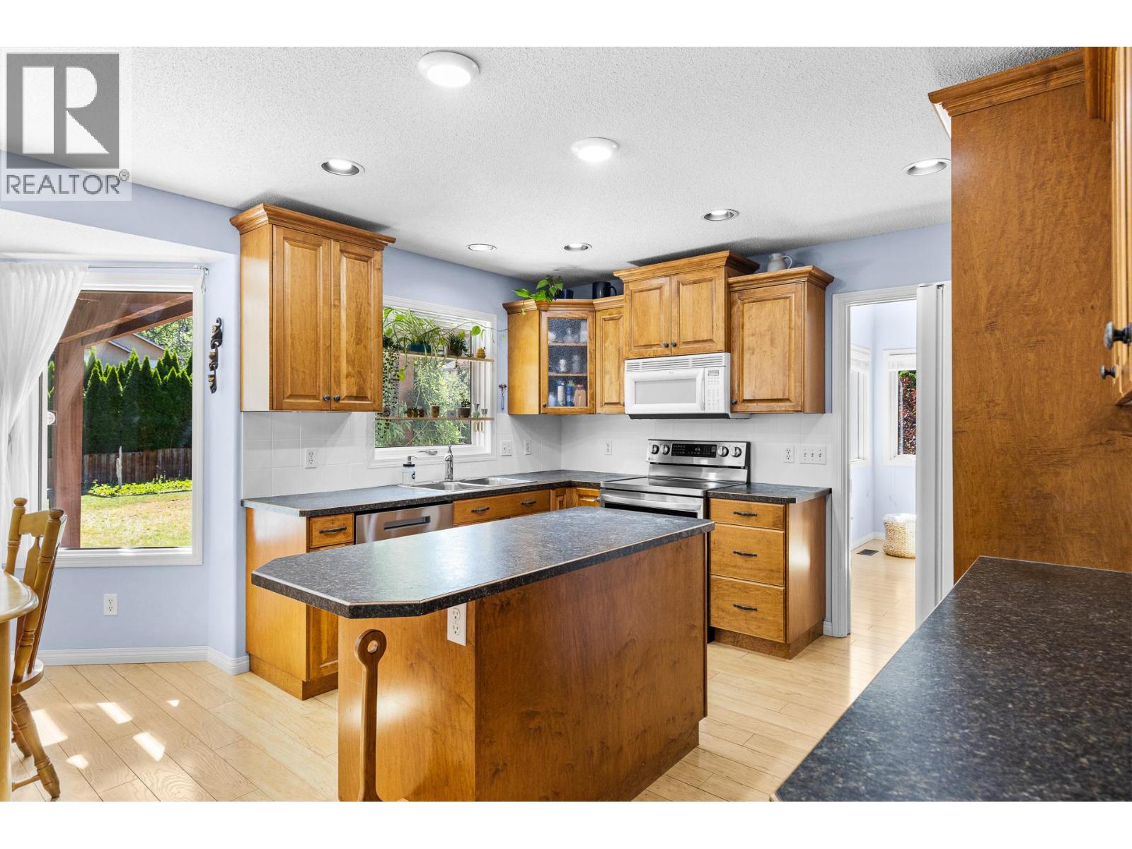 4015 Mahonia Drive, Kelowna, British Columbia  V1W 3Y2 - Photo 3 - 10400398