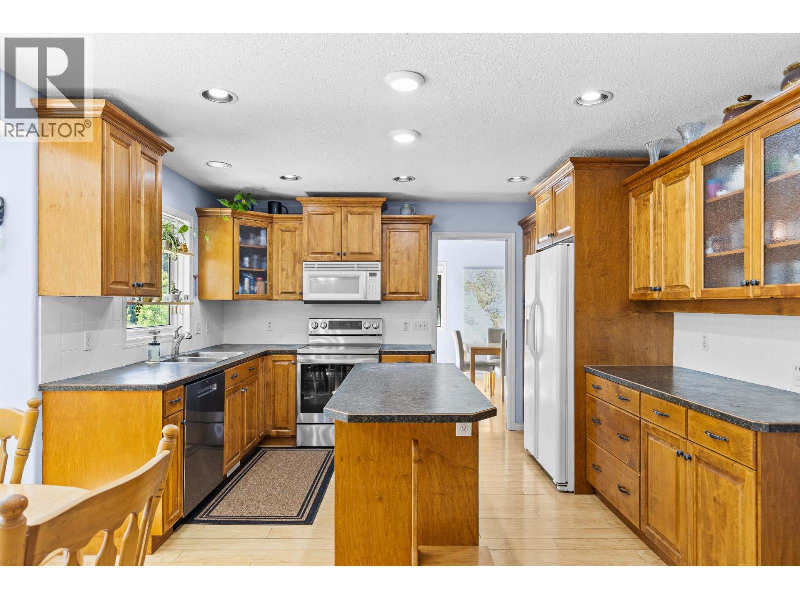 4015 Mahonia Drive, Kelowna, British Columbia  V1W 3Y2 - Photo 4 - 10400398