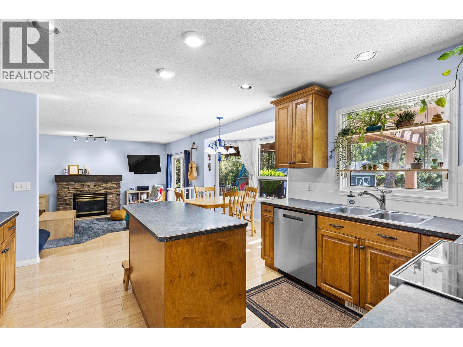 4015 Mahonia Drive, Kelowna, British Columbia  V1W 3Y2 - Photo 5 - 10400398